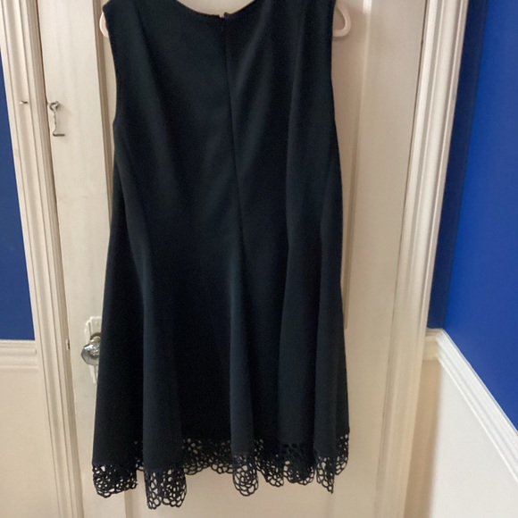 Women’s Black Sleeveless Crocheted Bottom Dress-Size 20- Pre-Owned - Picture 4 of 14